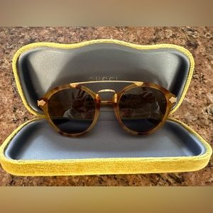 GUCCI Women’s Sunglasses.  Light tortoise and wire frame.  Brand New in Case.